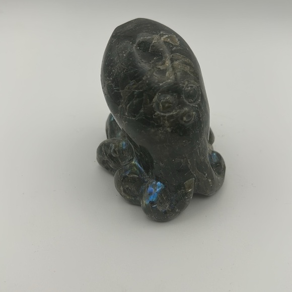 Natural blue flash labradorite octopus carving - Picture 1 of 8